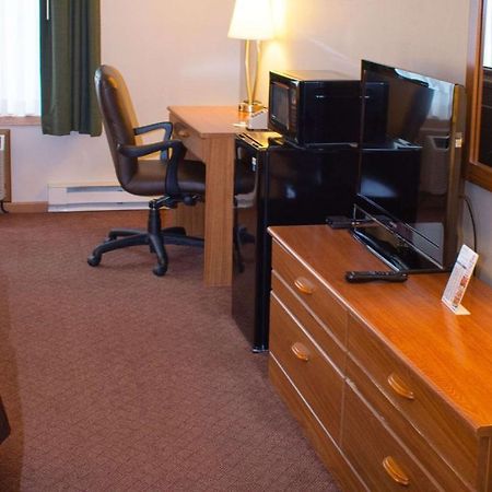 Magnuson Hotel Country Inn Ishpeming Extérieur photo